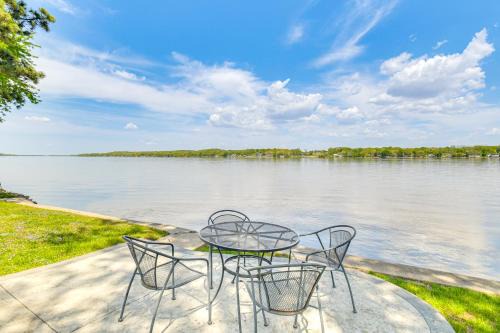 Scott County House | Steps to Mississippi River: Cozy Hot Tub Haven!