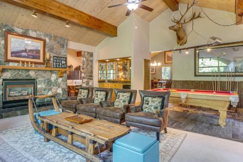 Warrior's Mark West House | Steps to Ski Shuttle: Breckenridge Home w/Hot Tub