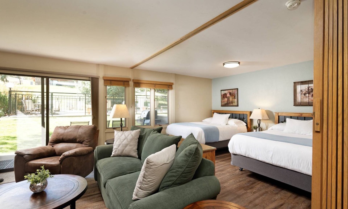 Snowmass Village Condo | Steps To Snowmass Base Village! Hot Tub, Pool & Mountain Access! Patio W/Grill, Covered Parking