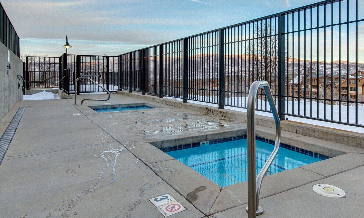 Park City Condo | Stillwater 2012 by Moose Management-3min to the SKI! King Bed-Remodeled! WiFi
