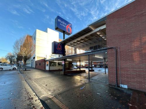 Downtown Vancouver Hotel | Studio 6 Suites Vancouver WA Waterfront