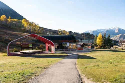 Mount Crested Butte House | Studio Perfect Location 311 with Pool and Hot Tub