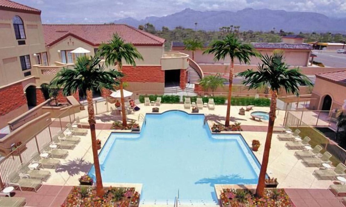 Miramonte Apartment | Studio w/ WiFi & Resort Pool Near Attractions- Golf, Hike, Explore, Shop & Dine!