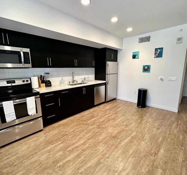 Little Armenia Apartment | Studios Universal 10 min drive FREE parking and WIFI