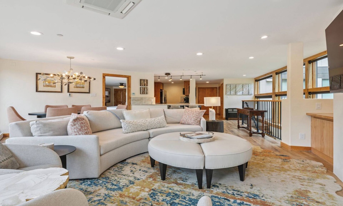 Vail Condo | Stunning 3BR | Private Decks A/C Fireplace & Panoramic Vail Mountain Views
