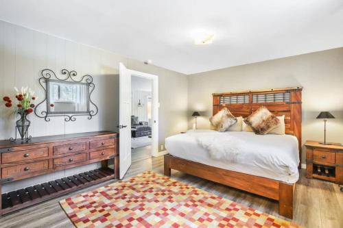 Blue River House | Stunning 4 BR Home Mountain Views Tranquil Setting