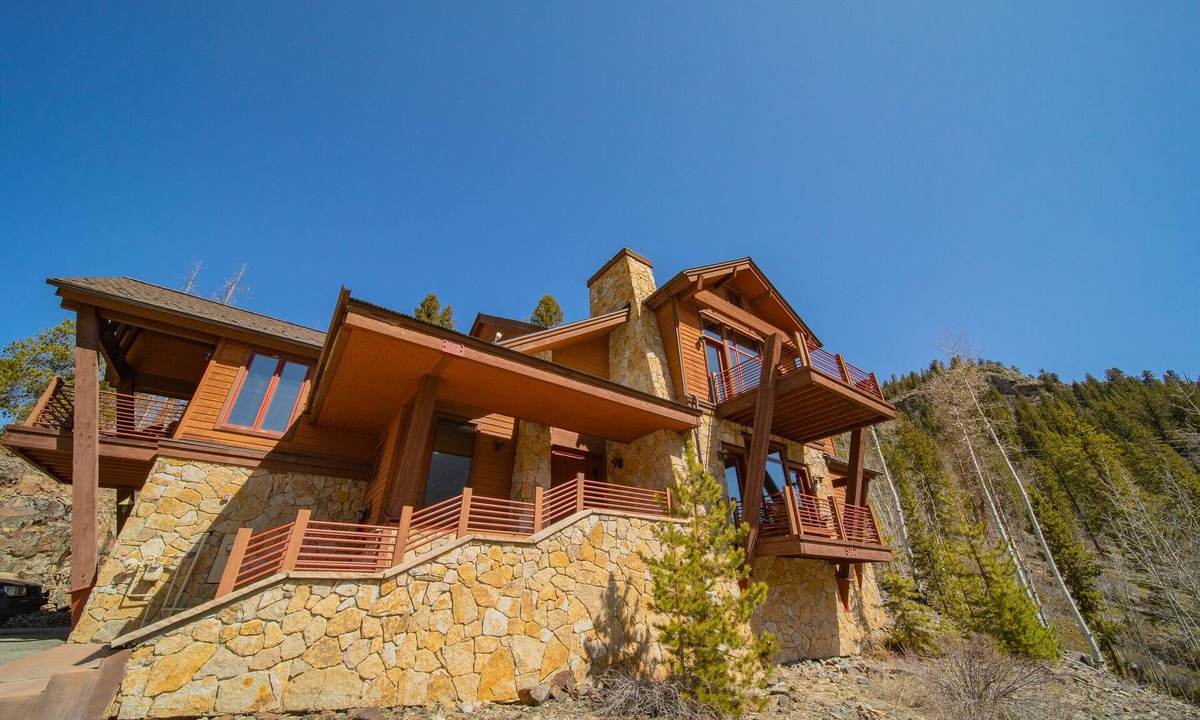 Keystone House | Stunning Home, Decks, Hot tub, Walk to River Run!