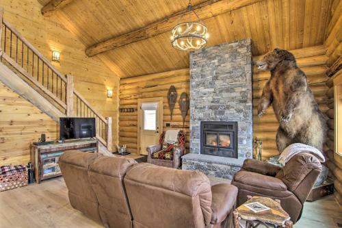 Livingston House | Stunning Mountain Views: Livingston Cabin w/Deck!