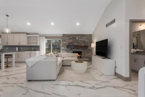 Prairie Village House | Stunning Overland Park Home 38