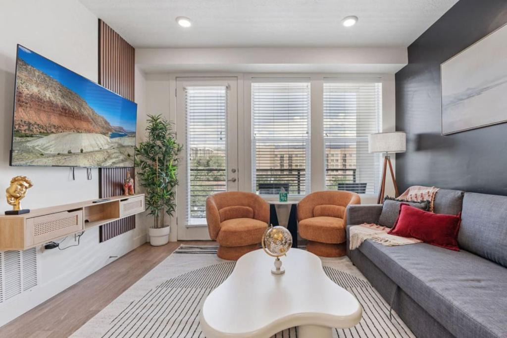 Downtown Salt Lake City Apartment | Stylish 1BR w Parking, Near Temple Square & Delta Center