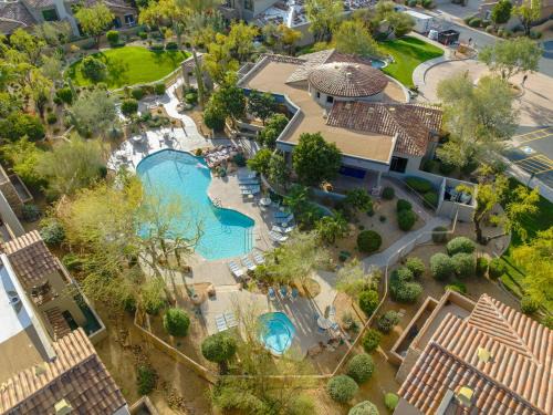 Talon Retreat House | Stylish 2BR and 2BA Private Condo Getaway