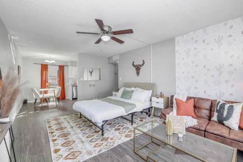 Camelback East Apartment | Stylish Desert Getaway, Sleeps 6