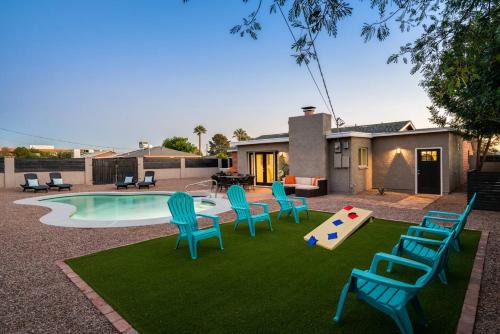 Camelback East House | Stylish Scottsdale Home & Pool Table