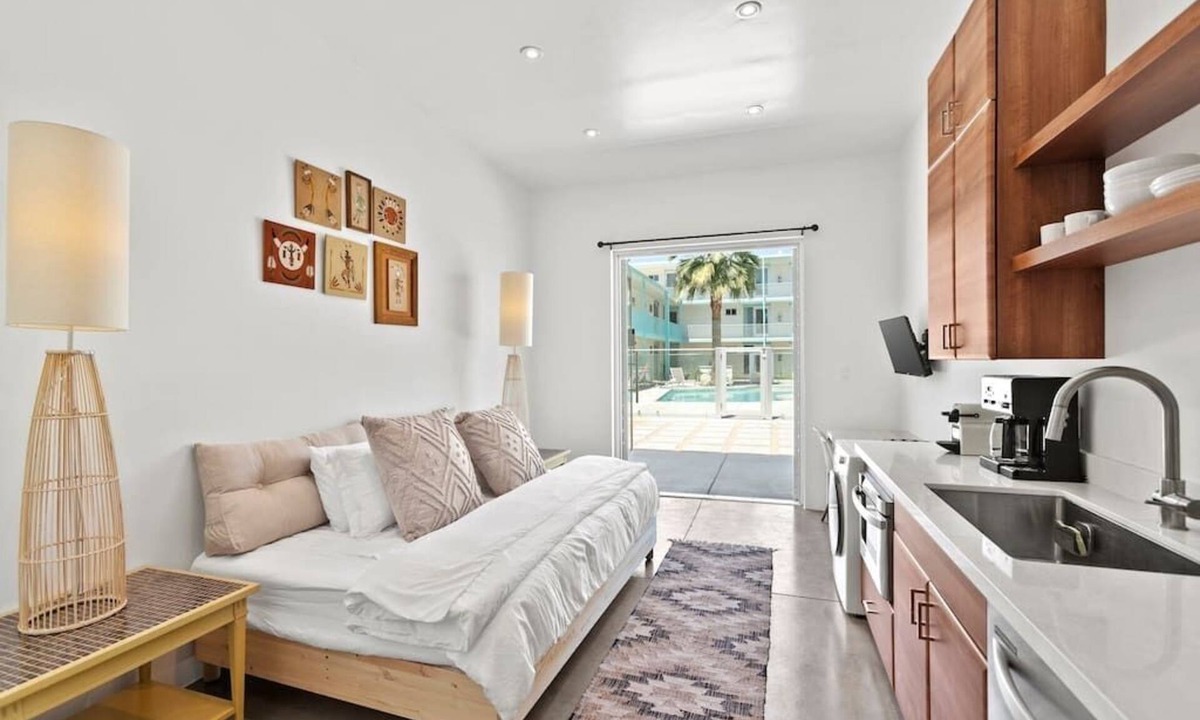 Roosevelt Condo | Stylish studio in DTPH - Pool and WiFi