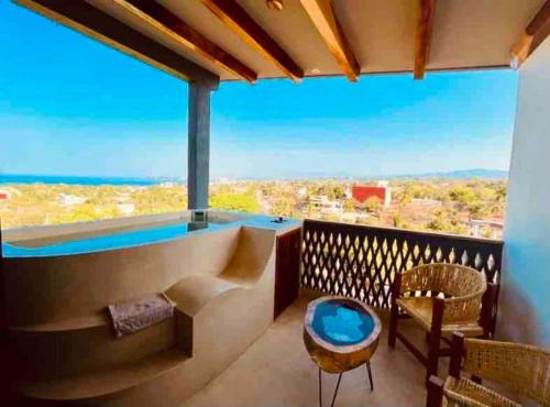 Barra de Colotepec Apartment | Suite 5. Jacuzzi privado con vista panorámica.