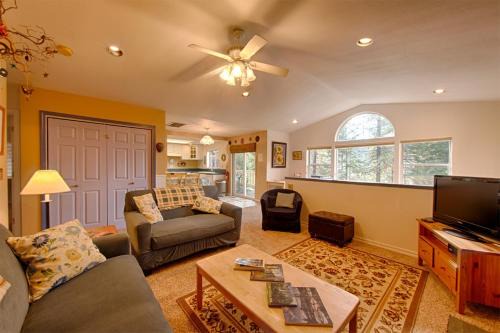 Yosemite West House | Suite Sunshine