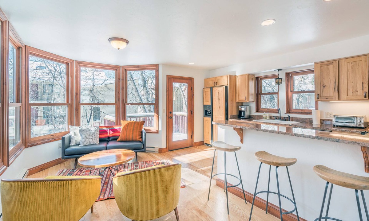 Telluride Condo | SUMMER IS HERE! CHIC & CONVENIENT 2BR/2.5Bth condo-Creekside; Steps to slopes