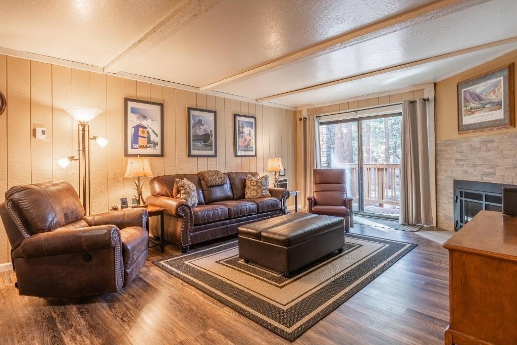 Mammoth Lakes House | Summit Forester #47 BLDG.2 Bedrm/2 bath Ski in Ski Out! Steps to Chair 15 at Little Eagle Lodge!