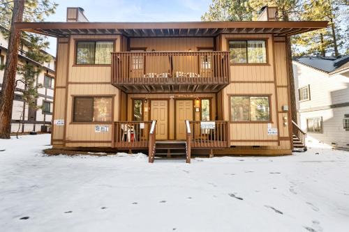 Summit Estates House | Summit X-ross Roads - Just a short drive to the Village and the lake with forest views!