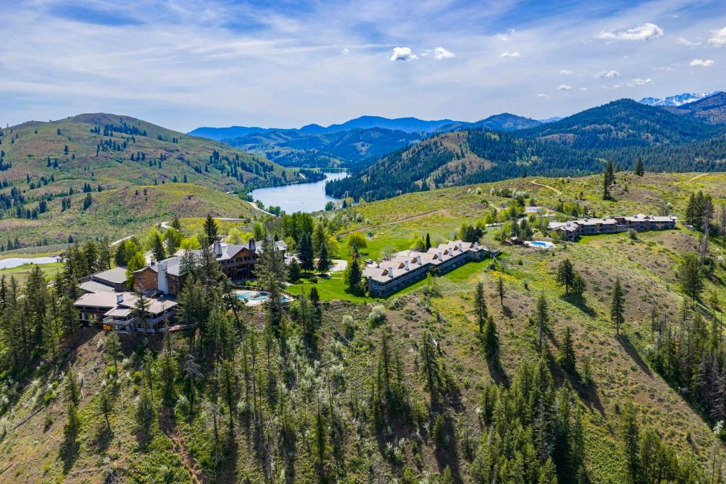 Winthrop Resort | Sun Mountain Lodge