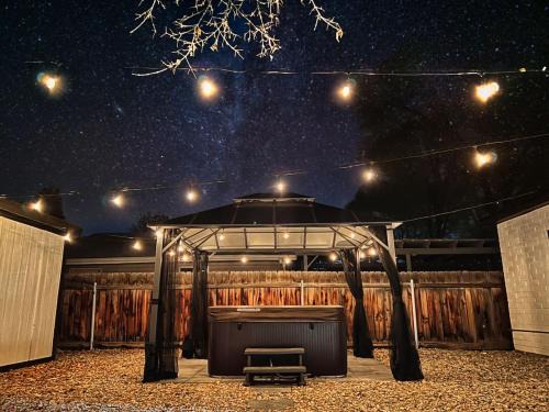 South Salt Lake House | Sun & Snow Bungalow Remodeled Hot Tub W&D