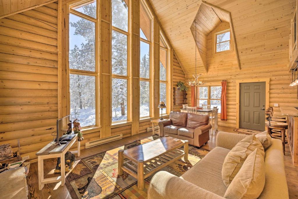 Florissant House | Sunny Forest Cabin w/Views of Pikes Peak Mtn!