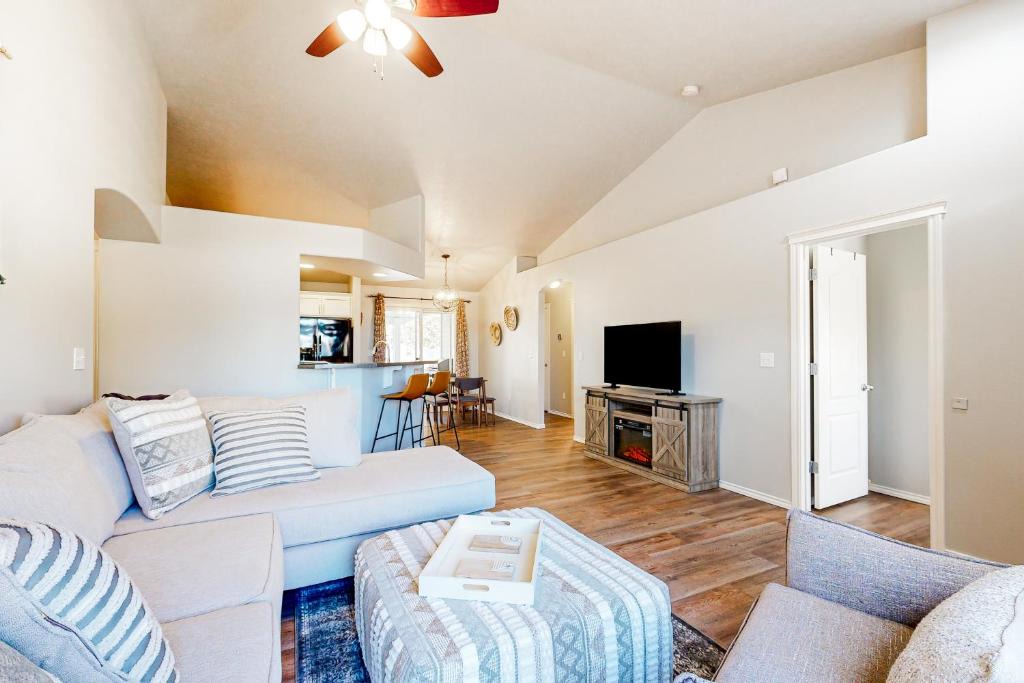 Meridian House | Sunny Peaks Sanctuary