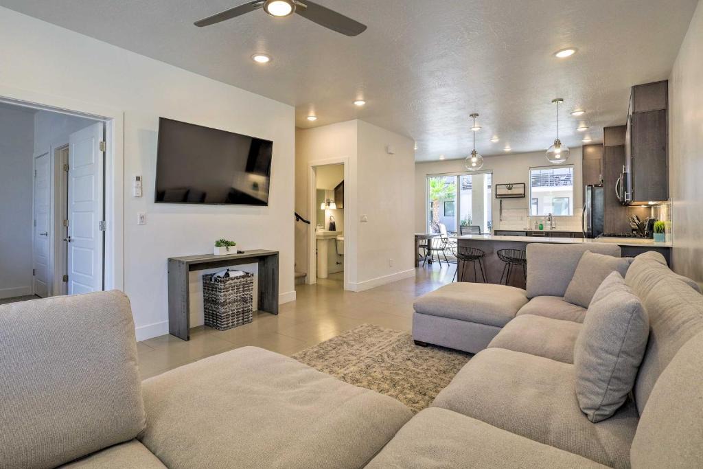St. George House | Sunny Resort Townhome + Balcony & Pool Access