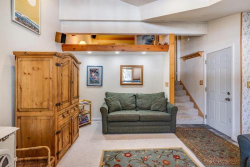 Bear Valley Apartment | Sunny Studio Ski Loft - Creekside #103