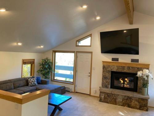 Vail House | Sunny Vail Mountainside Getaway Amazing Location