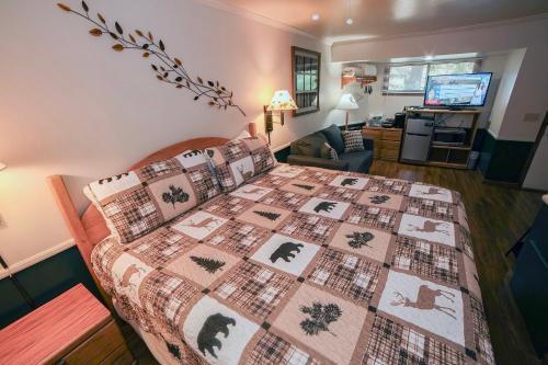 Estes Park Apartment | Sunnyside Knoll- 4 cabin