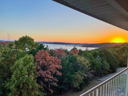 Table Rock House | Sunset Daydream - Elegant Condo on Table Rock