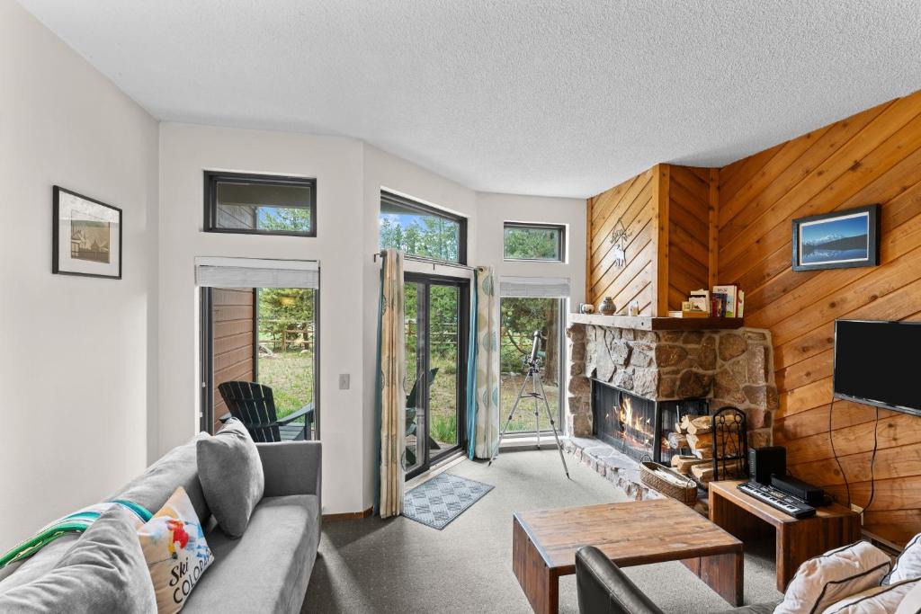 Fraser Apartment | Sunsong 1B