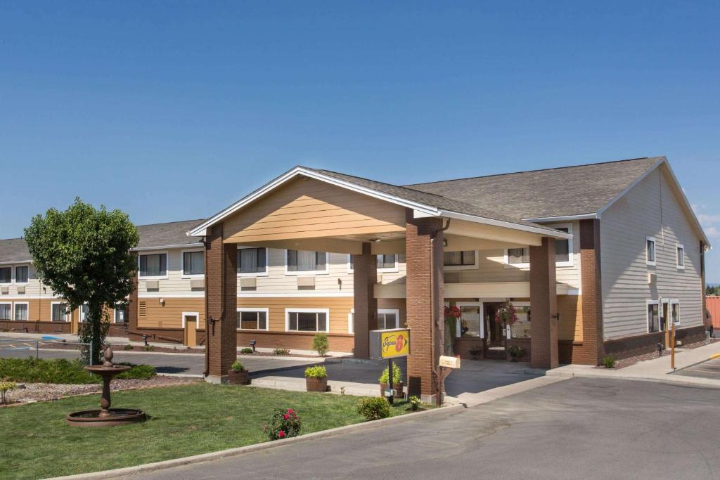 Baker City Hotel | Super 8 by Wyndham Baker City