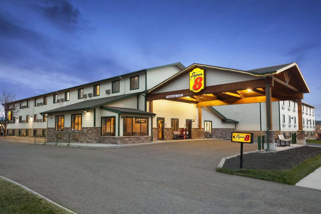 Bozeman Hotel | Super 8 by Wyndham Bozeman