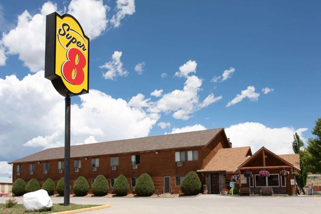 Dubois Hotel | Super 8 by Wyndham Dubois