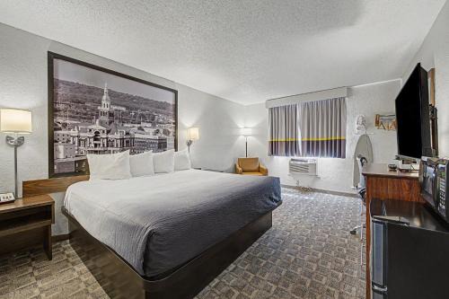 Dubuque Hotel | Super 8 by Wyndham Dubuque
