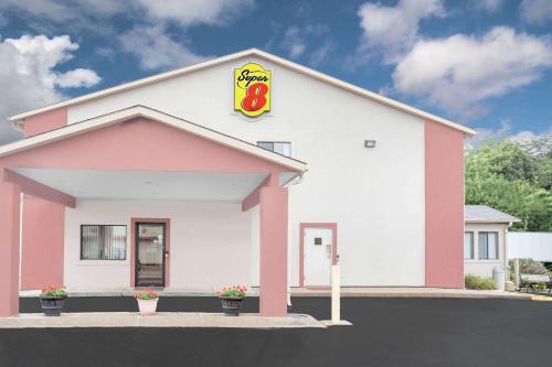 Carbon Cliff Hotel | Super 8 by Wyndham East Moline