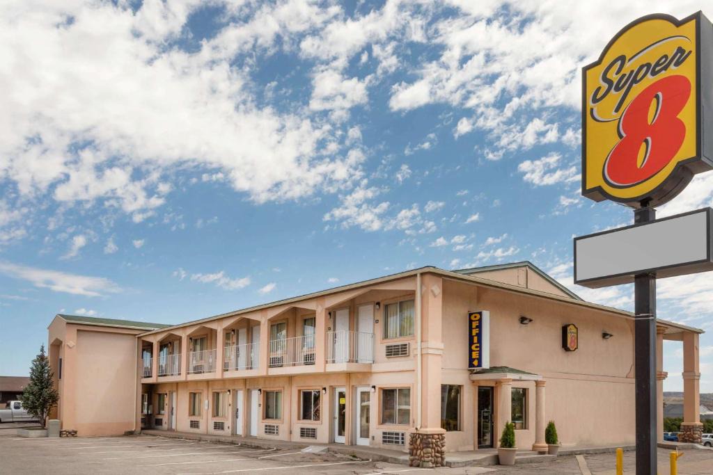 Evanston Hotel | Super 8 by Wyndham Evanston