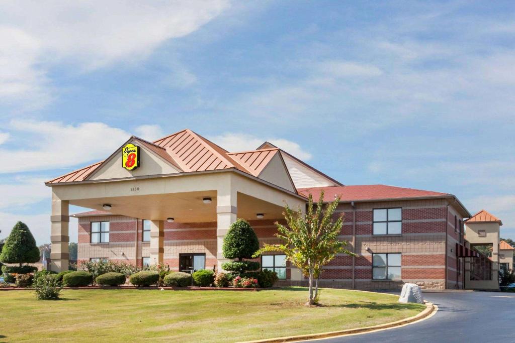 Jacksonville Hotel | Super 8 by Wyndham Jacksonville AR