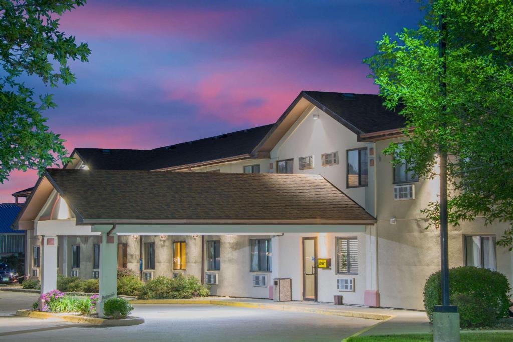 Knoxville Hotel | Super 8 by Wyndham Knoxville