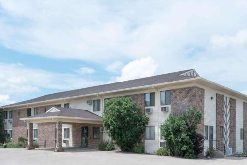 Milbank Hotel | Super 8 by Wyndham Milbank SD