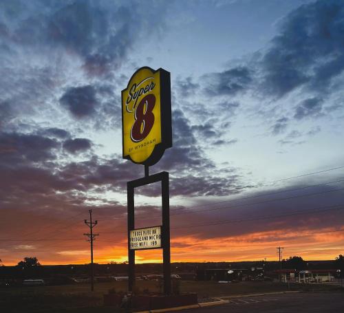 Miles City Hotel | Super 8 by Wyndham Miles City