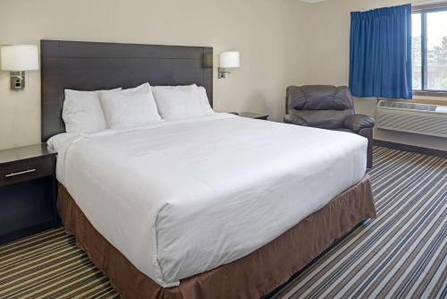 Millard Hotel | Super 8 by Wyndham Omaha I-80 West