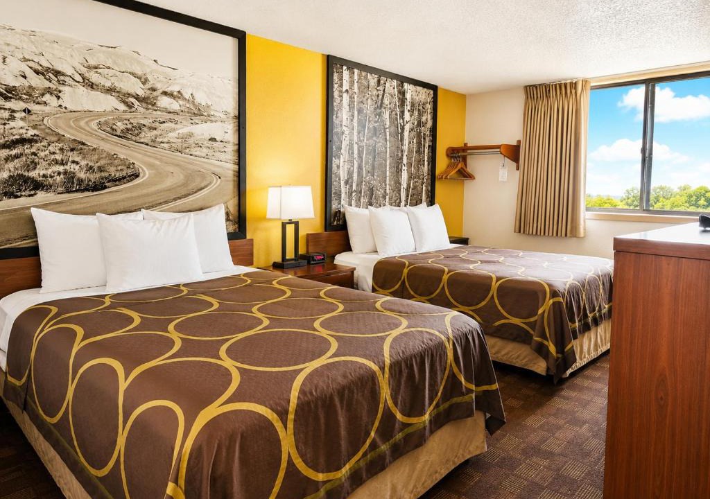 Watertown Hotel | Super 8 by Wyndham Watertown