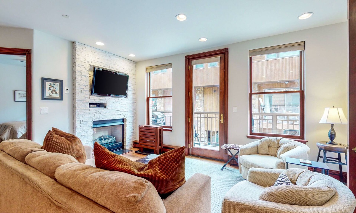 Telluride Condo | Superb condo with fireplace & grill - walk to lifts