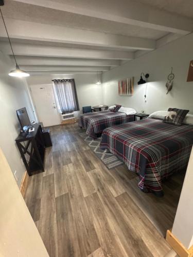 Tecumseh Hotel | Tecumseh Inn & Suites
