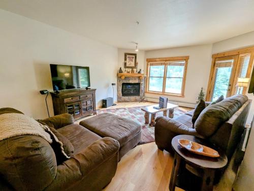 Mountain House House | Tenderfoot Lodge 2613 by SummitCove Lodging in Colorado