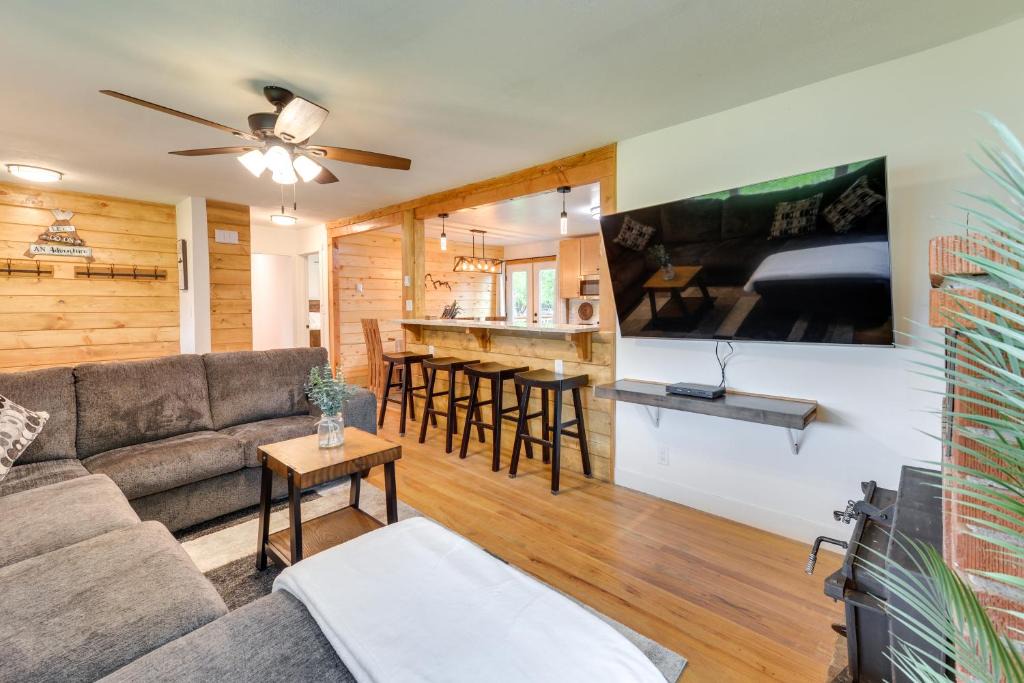 Ashton House | Teton Valley Getaway: Fenced Yard, Grill