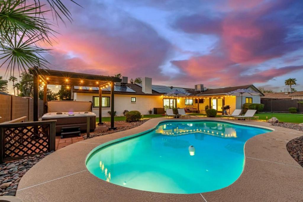 Paradise Valley Village House | The Ace Scottsdale with Pool Hottub & Putting Green